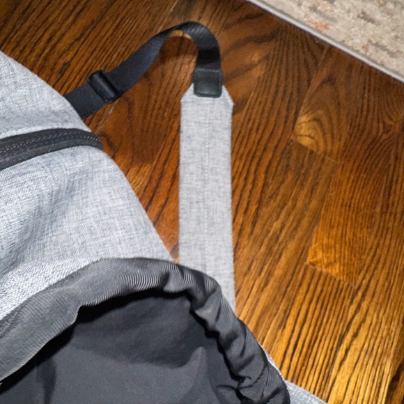 Lululemon Go Lightly Rucksack 26L heathered black/gray main image 8